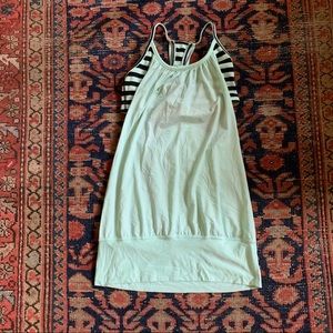 🍋Lululemon mint and black workout tank